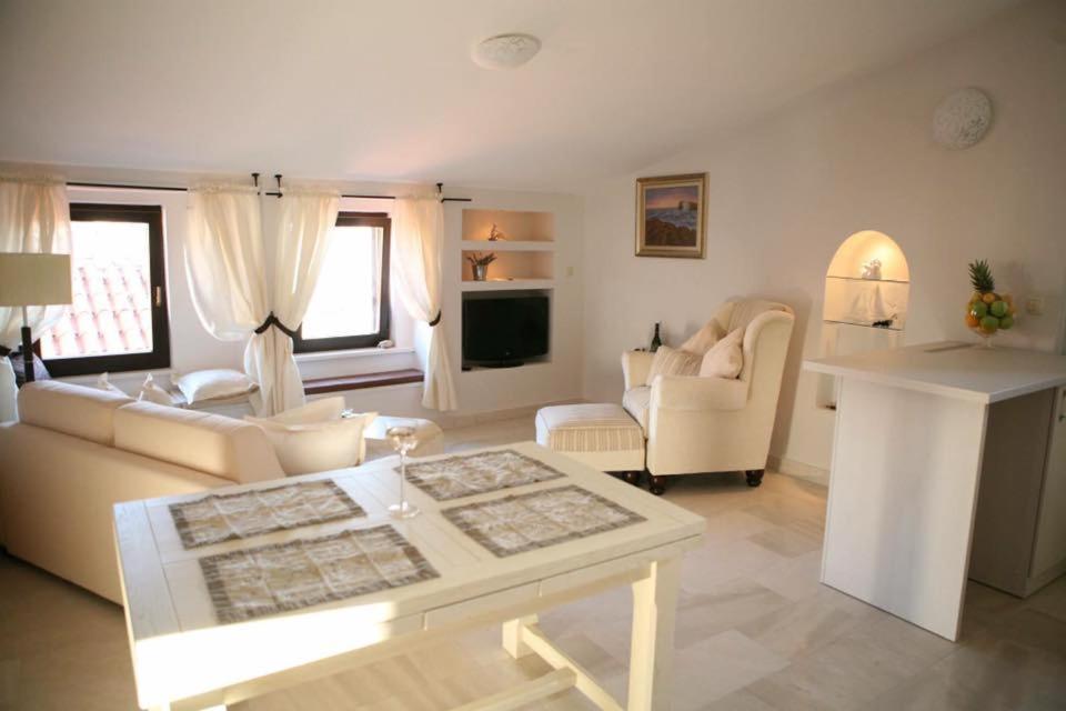 Apartments Filip & Viktoria In The Center Of Trogir Exterior photo