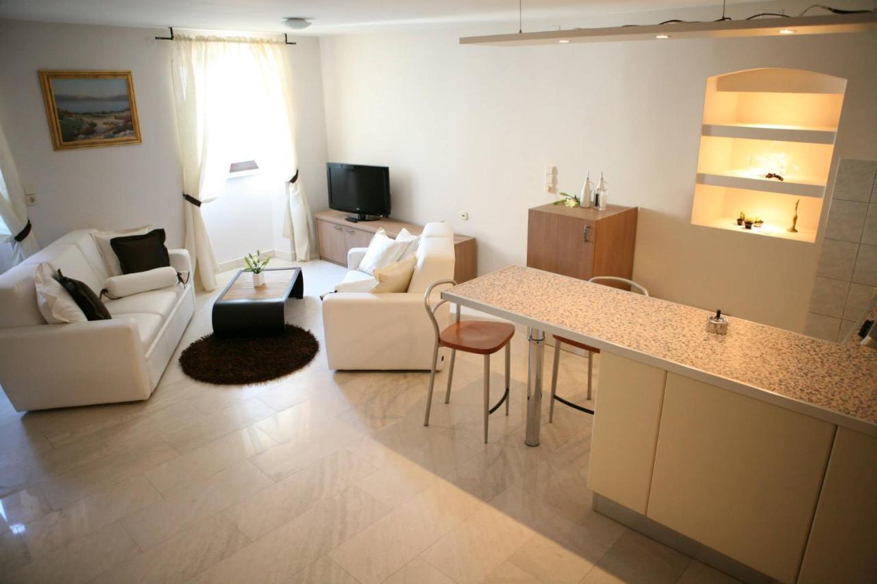 Apartments Filip & Viktoria In The Center Of Trogir Exterior photo